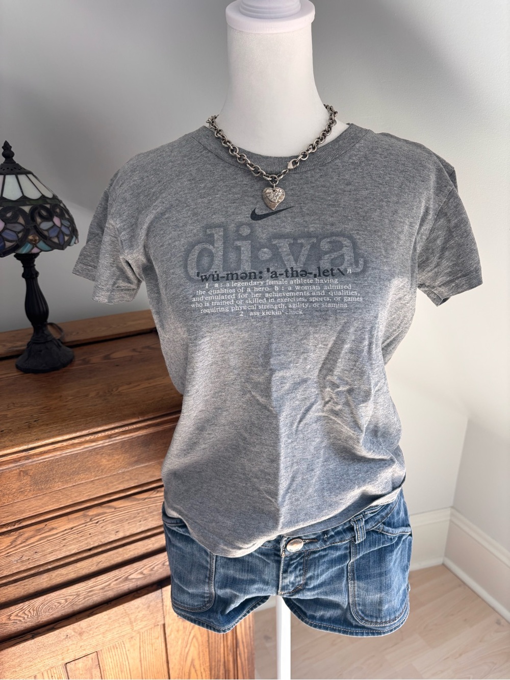Nike “Diva” Graphic Tee 🩶